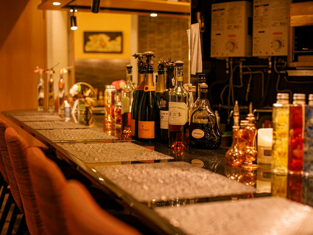 落ち着いて食事を楽しめる、大人の隠れ家