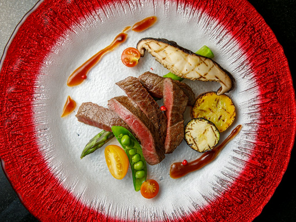 素材の良さを活かした一皿が並ぶ