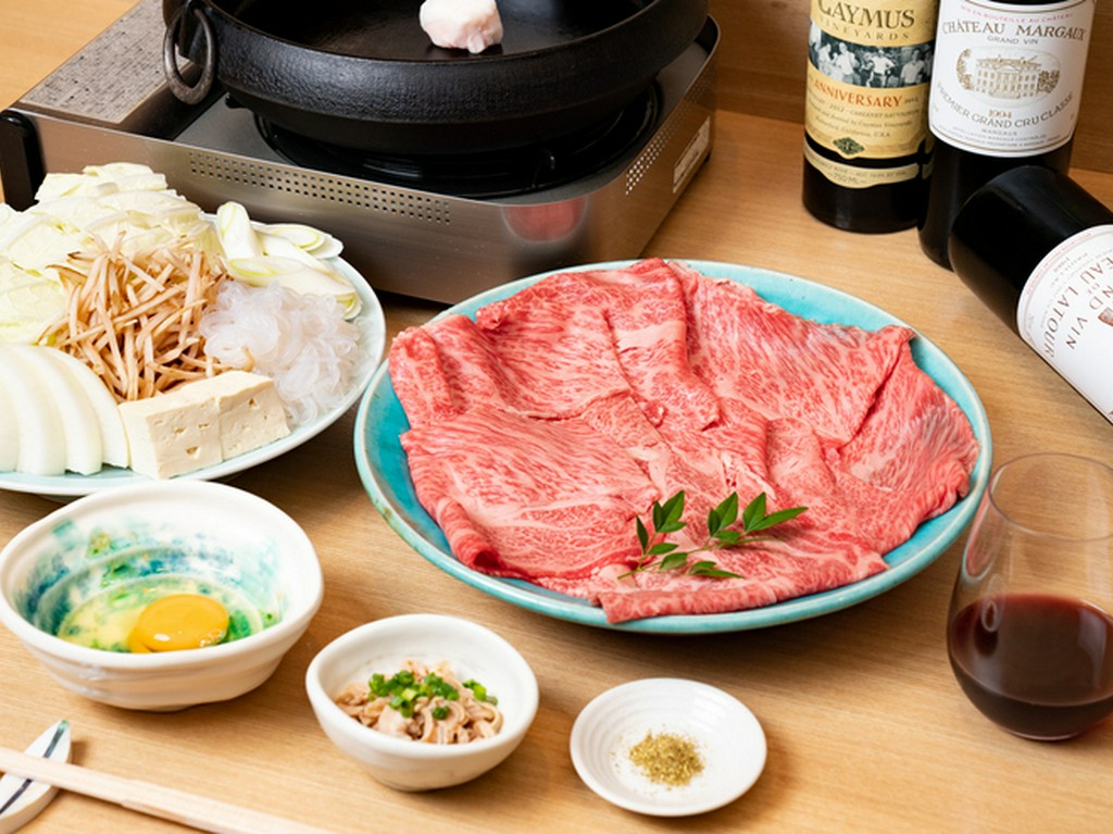 赤身と脂のバランスがいい肉を贅沢に『黒毛和牛すきやき』