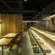 カウンターも人気です。おひとりさまでも大歓迎です。