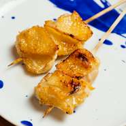 希少価値　星三つ
肩肉から取れる希少部位です
脂に甘みのあるみやざき地頭鶏の旨味を一番感じられる看板メニューでとてもジューシー
しっかりめのシャルドネと相性二重マル！