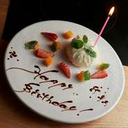 洗礼されたカウンター席に夜景が見える店内でいつもとは違う日常をお過ごしください。