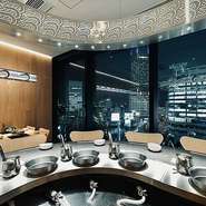 厳選された黒毛和牛と希少な豚肉として人気を集める「東京X」、新鮮野菜など、素材のおいしさをダイレクトに味わえるのがしゃぶしゃぶの醍醐味。『最上鴨のしゃぶしゃぶ』はこの冬ぜひ味わいたい新メニューです。