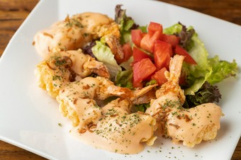 特製のオーロラソースをかけた『えびマヨ』は新感覚のオリジナルメニュー