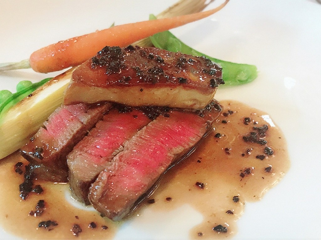 芳醇な香りもご馳走！『和牛とフォアグラのロッシーニ風』　