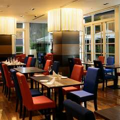 お仕事仲間や親しいご友人とのご宴会にも。