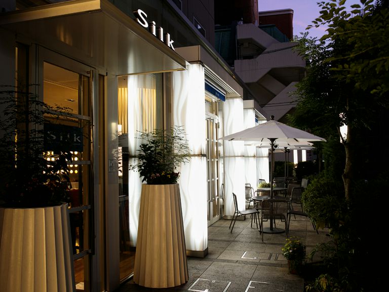 晴れた日には清々しい空気の中でお食事を。