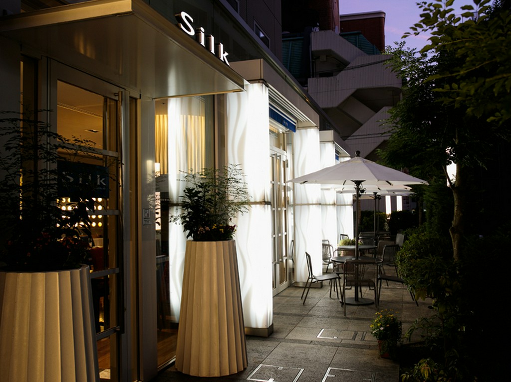 晴れた日には清々しい空気の中でお食事を。