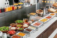 自家製米粉フォカッチャなどシルクオリジナルアイテムに加え地元の三浦野菜を使ったサラダなど体にやさしい洋食ブッフェ。
オリジナルのサンドウィッチ、ナッツやドライフルーツを入れたヨーグルトなども作れます！
