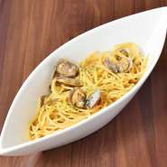 （ランチセット付）
アサリの旨味を引き出したニンニクの香りが食欲をそそるオイルソーススパゲティです。
