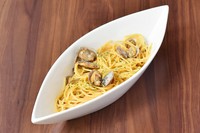 （ランチセット付）
アサリの旨味を引き出したニンニクの香りが食欲をそそるオイルソーススパゲティです。