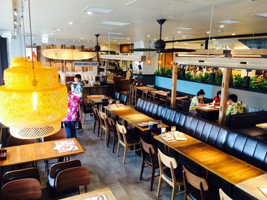 ハワイ料理×ハワイ風の店内でおしゃれデート