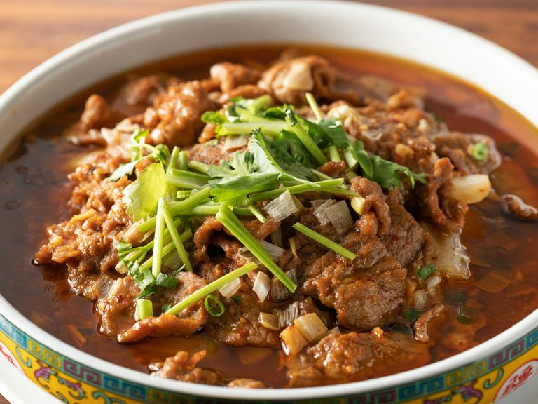 地元出身者が満足し、日本人も親しめる味を実現