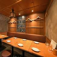 テーブル席は気の知れた仲間と