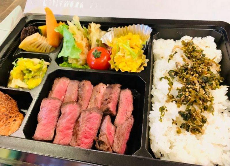 特選牛ステーキ弁当1500円。