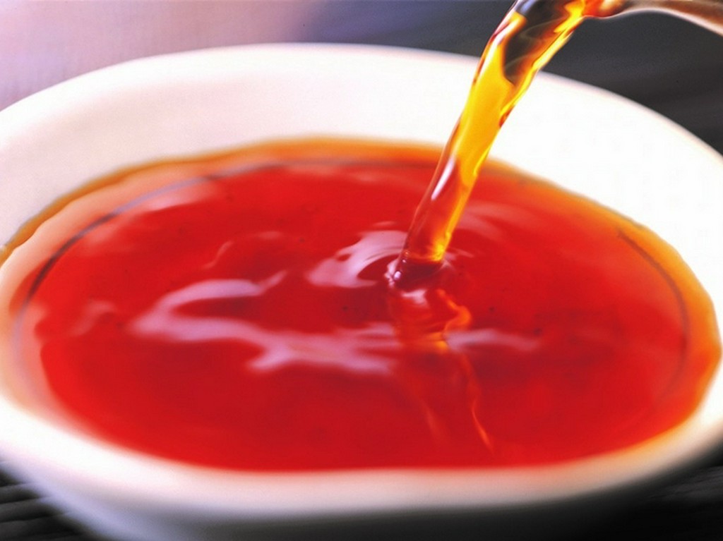 日々温度、湿度を調整し新鮮な鶏ガラと丸鶏を使った渾身の一滴。