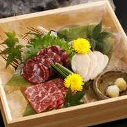 新鮮な馬肉を厳選。臭みのないしっとりとした肉質、甘みのある味わいは絶品です。※馬肉の部位に関して、仕入れの状況により変更になる場合がございます。予めご了承ください。