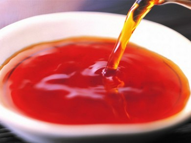 日々温度、湿度を調整し新鮮な鶏ガラと丸鶏を使った渾身の一滴。