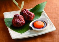 卵黄の甘味がつくねの味を引き立てます。