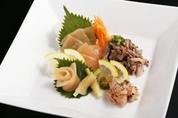 とろける食感の華味鳥生ハム、滋味深い親鳥のたたき、芳醇な香りの華味鳥生ハムの粕漬、様々なお味をお楽しみ下さい。
