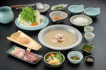 華味鳥の水たき、基本のコースです。