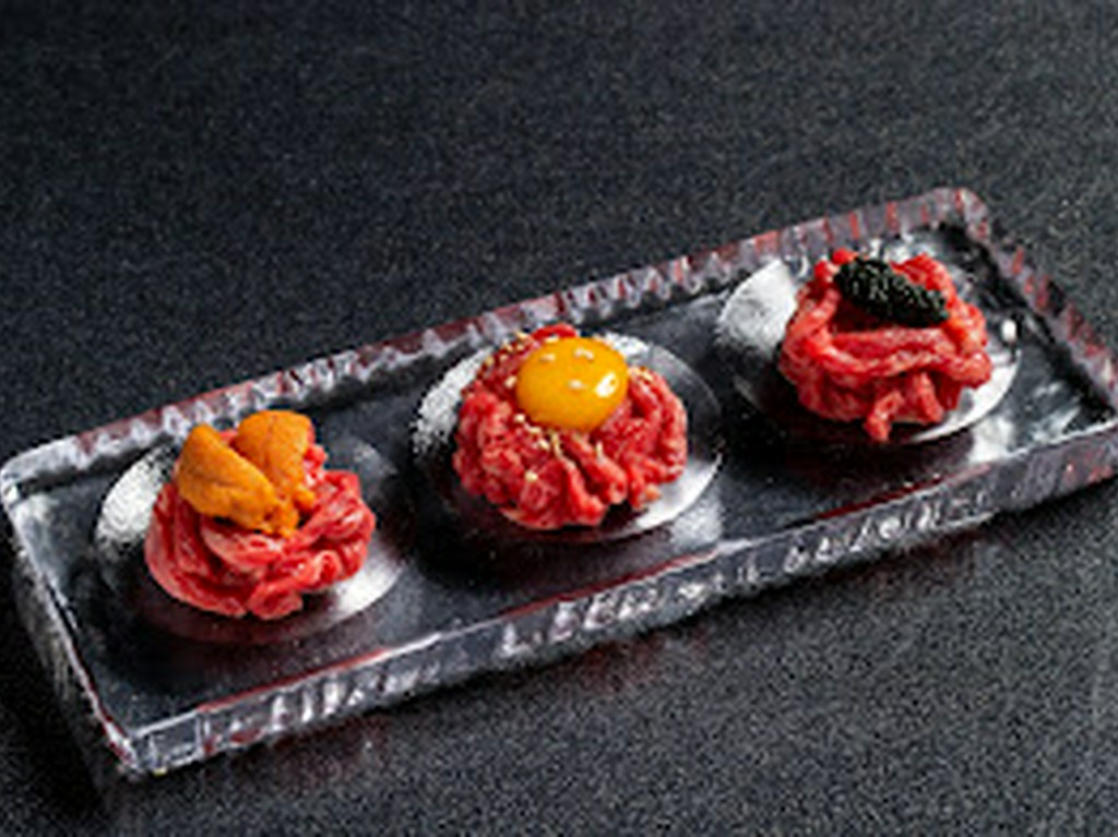 3つの感動を味わう『ユッケ三種盛』