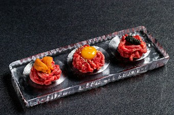 3つの感動を味わう『ユッケ三種盛』