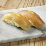 「いぶしとり」と読みます
燻製の香りと食感がハマる逸品