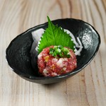 馬肉の赤身と脂で作る
「馬肉の茎わさび和え」