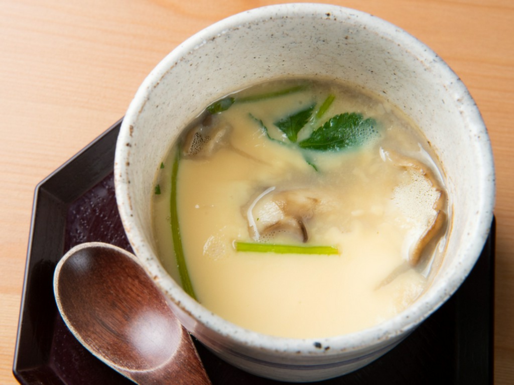 前菜の『茶碗蒸し』の具の多さにうれしい驚きが！