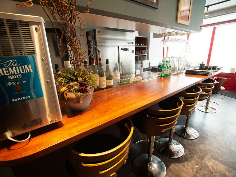 ホッと羽を伸ばせる、居心地の良いカウンター
