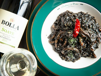 料理の味を引き立て、テーブルに華を添えるイタリア産ワイン