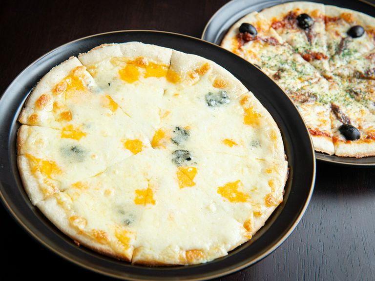 4種のチーズピザ