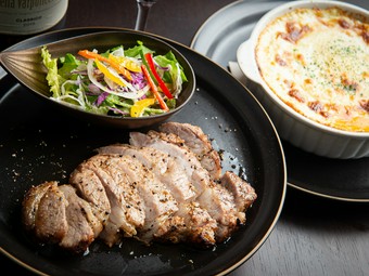 豚本来の旨みをまっすぐに堪能『ホエー豚肩ロースの網焼き』