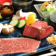 お昼限定のコース
お昼の贅沢すぎる壱岐牛肉尽くし！4種のお肉が堪能できる、プチとまではいわせない贅沢なランチコースです。※ランチのみOK