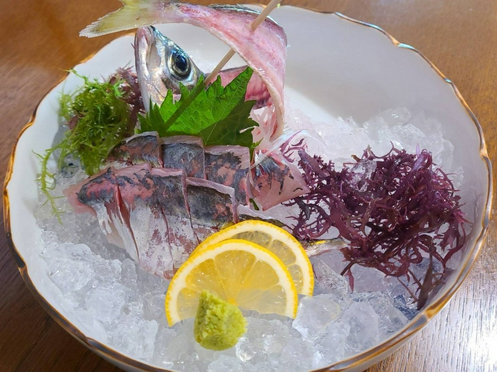 あじの刺身～丸々一匹～