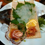 その場で、いけすからあげて、さばきます