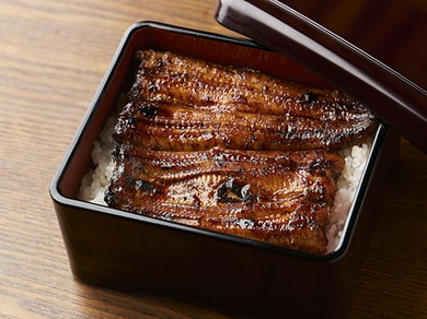 カウンター席は一人飲みにも◎