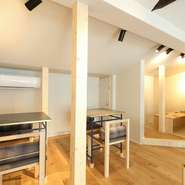 テーブル席と座敷が隣接しており、テーブル席からは座敷の様子を見ることができます。そのため、「テーブル席はママ」「座敷はお子様」と分かれて座れば、ゆっくりママ会を開くことができます。