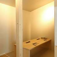 プライベート感のある座敷には広いテーブルが置かれており、大事な人と大切な時間を過ごすことができます。【KOTOWARI】特別コースで、きっと料理にも満足するでしょう。