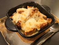 甘いジャガイモとチーズの相性が抜群の、食べ応えのある一品です