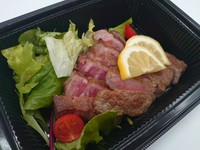 黒毛和牛の柔らかくジューシーな肉質を存分に味わえるステーキです。