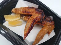 黄金シャモの甘みのあるジューシーな肉質を感じることができる塩焼きでどうぞ！