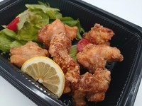 KOTOWARI自慢の逸品、から揚げです。
ジューシーで肉汁溢れるから揚げを是非！