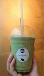 あっさり健康的なスムージー。
小松菜・リンゴ・バナナを使用し、栄養バランスばっちりなスムージーです。