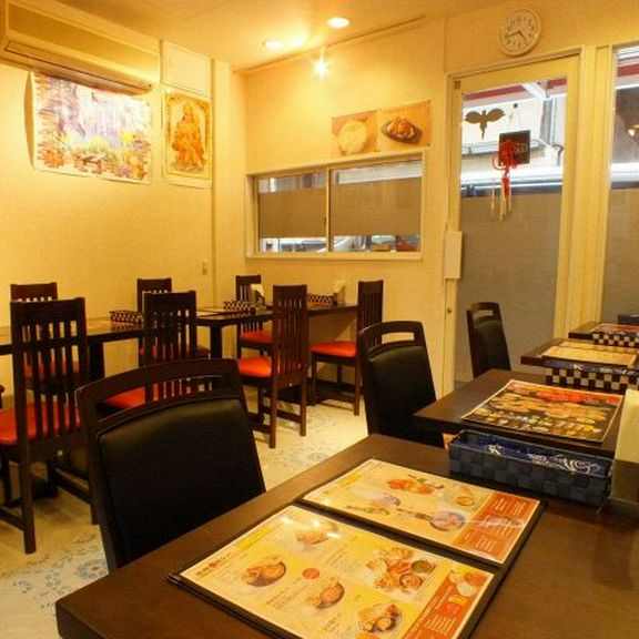 お店の内観1