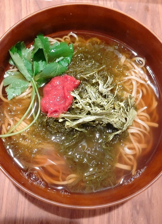 梅とろろ昆布蕎麦