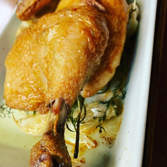 鳥取県大山鶏の骨付きチキンロースト（1/2羽）