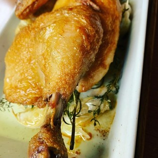 鳥取県産大山鶏の骨付きチキンロースト