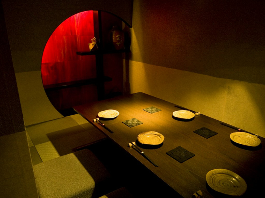 しっとりと落ち着いた雰囲気の店内でゆっくりとお食事できます